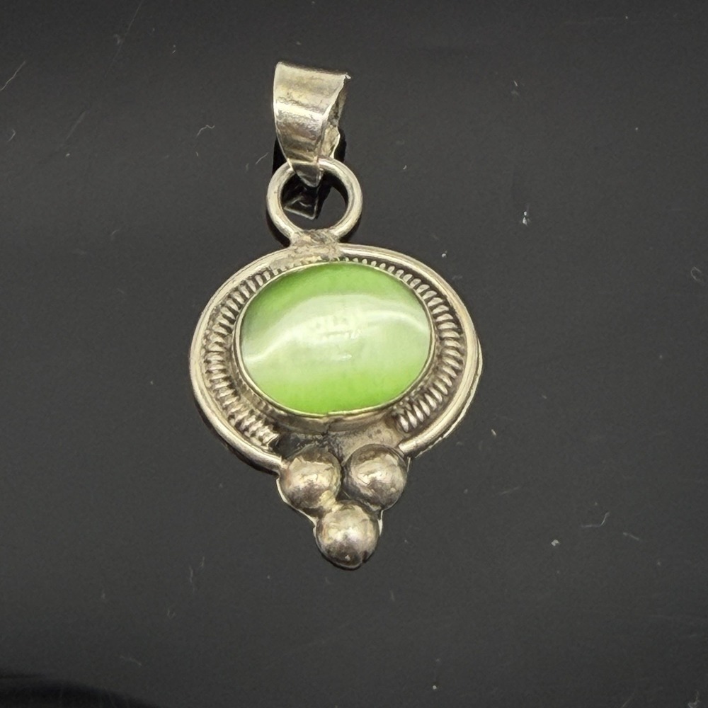 Vintage Mexico Sterling Green Oval Cat's Eye Gemstone Pendant Silver 925 1"